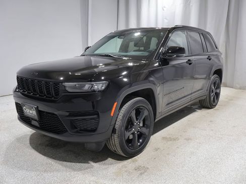 Used 2023 Jeep Grand Cherokee Altitude image 6