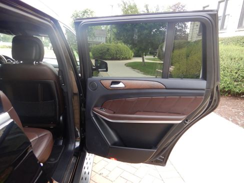 Used 2015 Mercedes-Benz GL 550 4MATIC image 21