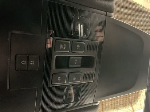 Certified 2022 Volkswagen Tiguan SEL R-Line image 22