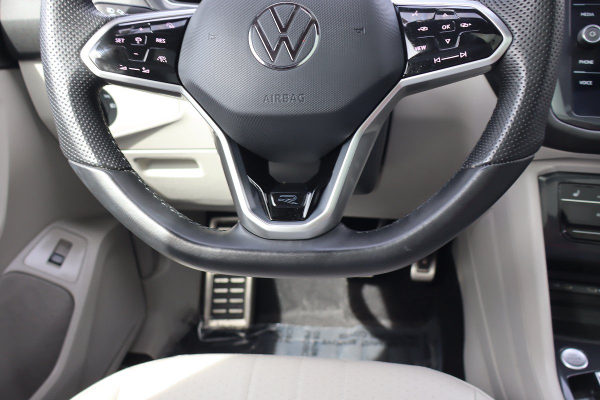 Used 2024 Volkswagen Tiguan SE R-Line AWD/4WD image 18