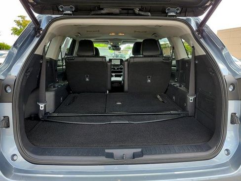 Used 2023 Toyota Highlander XLE FWD image 12