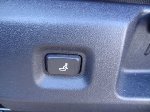 Used 2024 Toyota Tacoma SR image 7