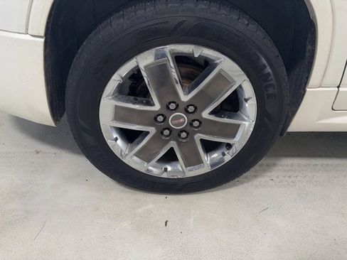 Used 2012 GMC Acadia Denali image 10