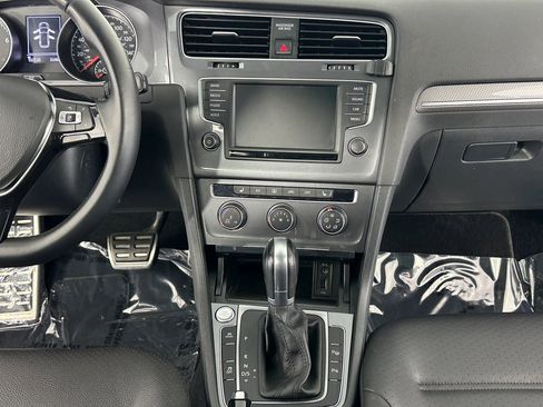 Used 2017 Volkswagen Golf Alltrack SE image 37