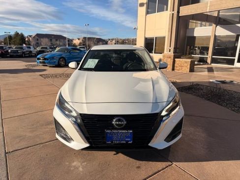 Used 2023 Nissan Altima 2.5 SV FWD image 2