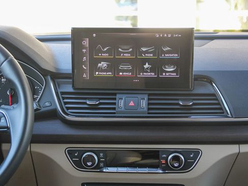 Used 2023 Audi Q5 2.0T Premium w/ Convenience Package image 14