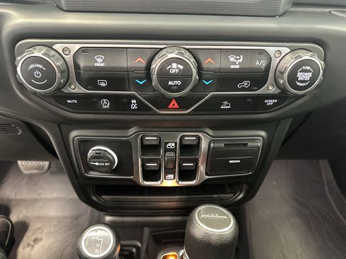 Used 2023 Jeep Gladiator Sport image 26