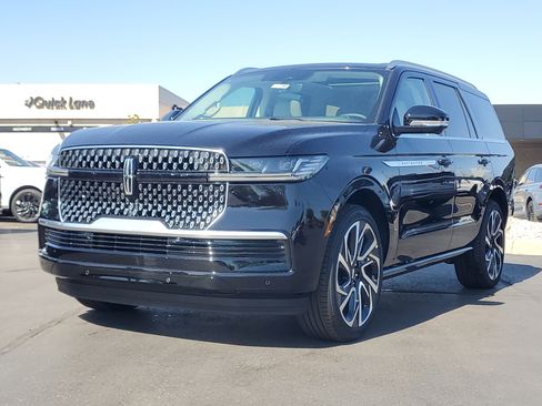 New 2026 Lincoln Navigator Reserve AWD/4WD image 2