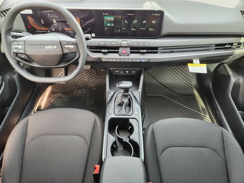 New 2026 Kia K4 LXS image 18