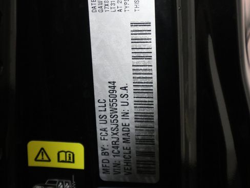 Certified 2025 Jeep Wrangler Unlimited Rubicon 392 image 36