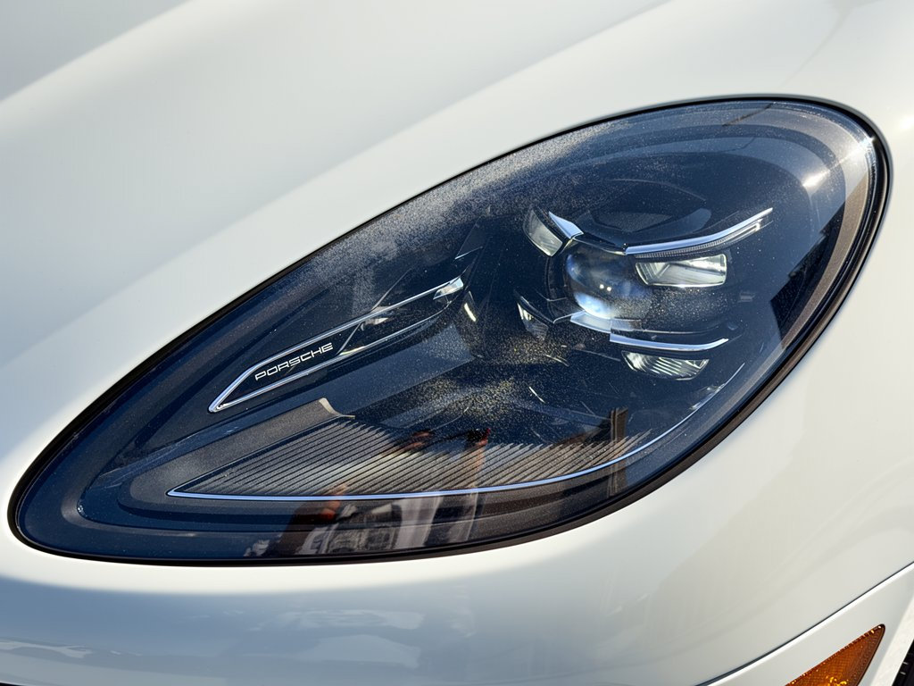 Certified 2023 Porsche Macan AWD/4WD image 12