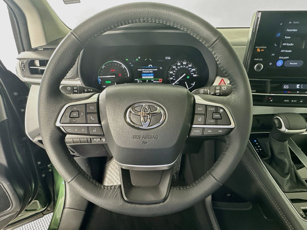 Used 2025 Toyota Sienna XLE AWD/4WD image 11