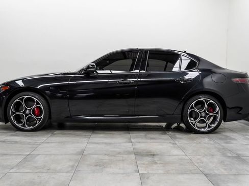 Used 2024 Alfa Romeo Giulia Veloce AWD/4WD image 8