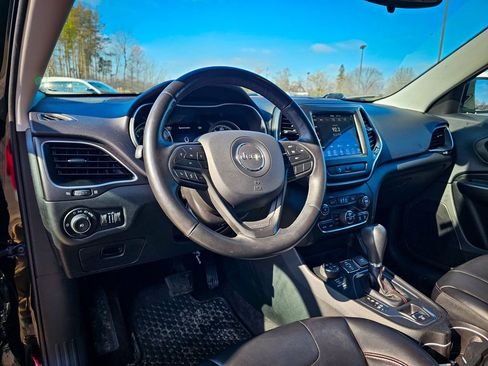 Used 2019 Jeep Cherokee Trailhawk w/ Cold Weather Group image 12