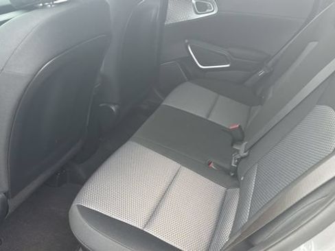 Used 2025 Kia Soul LX w/ LX Technology Package FWD image 10
