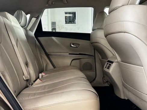 Used 2010 Toyota Venza FWD image 8