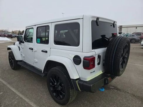 Used 2024 Jeep Wrangler Unlimited Sahara w/ Technology Group AWD/4WD image 2