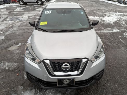 Used 2020 Nissan Kicks S image 3