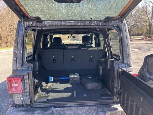 Used 2023 Jeep Wrangler Unlimited Sahara w/ Cold Weather Group image 13