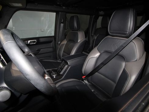 Used 2025 Ford Bronco Outer Banks AWD/4WD image 4