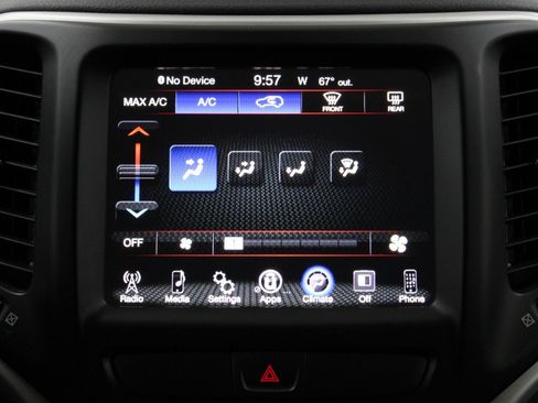 Used 2018 Jeep Cherokee Latitude Plus FWD image 24