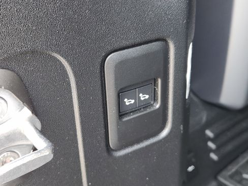 Used 2020 Land Rover Defender 110 First Edition image 34