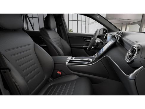 Certified 2025 Mercedes-Benz GLC 300 4MATIC image 4