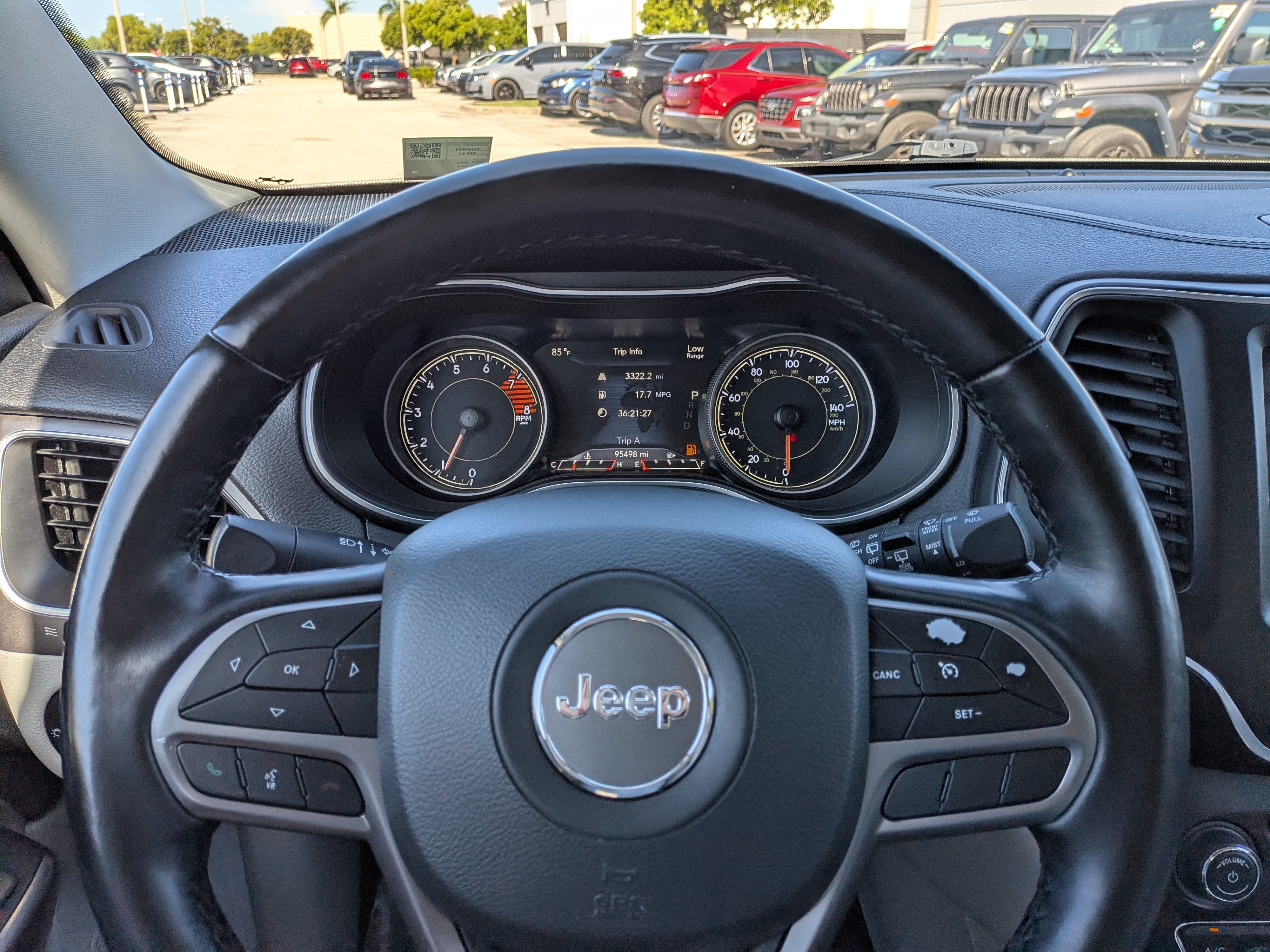 Used 2021 Jeep Cherokee Latitude Lux w/ Comfort/Convenience Group FWD image 27