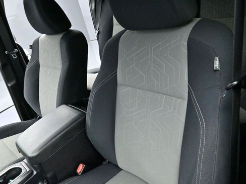 Used 2021 Toyota Tacoma TRD Off-Road image 13