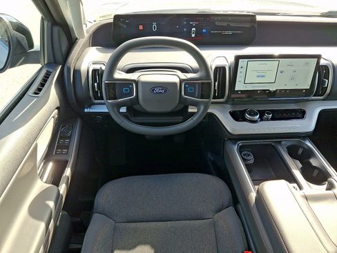 Certified 2025 Ford Expedition Active AWD/4WD image 10