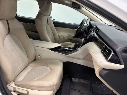Used 2019 Toyota Camry LE FWD image 18