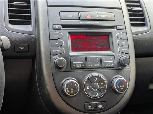 Used 2013 Kia Soul + FWD image 8