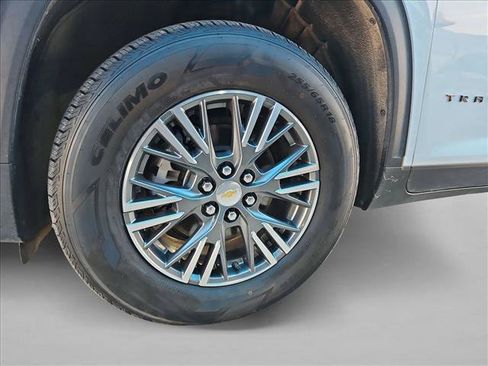 Used 2024 Chevrolet Traverse LT AWD/4WD image 25