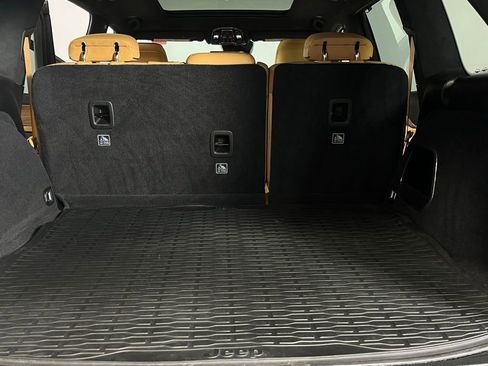 Used 2024 Jeep Grand Cherokee Summit image 32