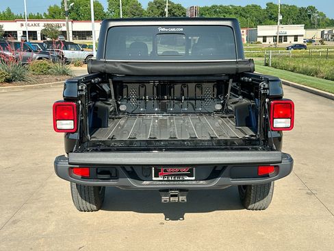 New 2024 Jeep Gladiator Sport image 24