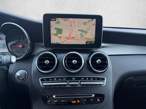 Used 2019 Mercedes-Benz GLC 350e 4MATIC image 15