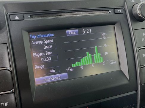 Used 2016 Toyota Camry SE w/ Moonroof Package image 13