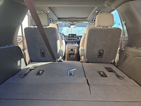 Used 2023 GMC Yukon SLT image 8