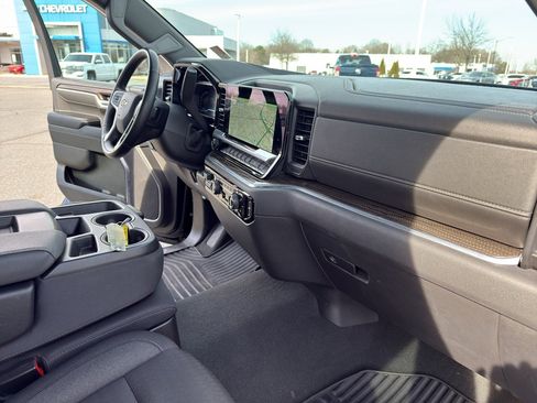 Used 2025 Chevrolet Silverado 1500 LT image 28
