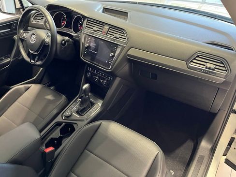 Used 2018 Volkswagen Tiguan SEL AWD/4WD image 35