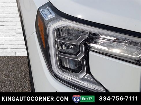 Used 2024 GMC Terrain SLE w/ Driver Convenience Package image 15