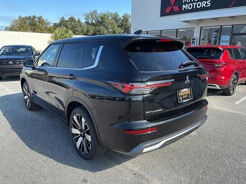 New 2025 Mitsubishi Outlander SE image 4