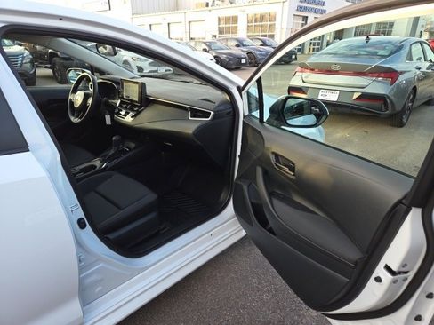 Used 2025 Toyota Corolla LE image 29