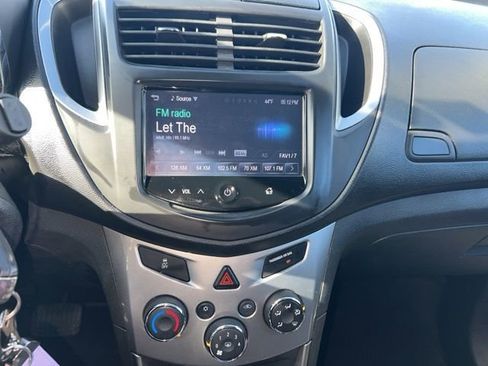 Used 2016 Chevrolet Trax LT w/ LT Convenience Package AWD/4WD image 9
