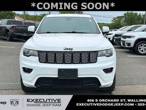 Used 2019 Jeep Grand Cherokee Altitude AWD/4WD image 3