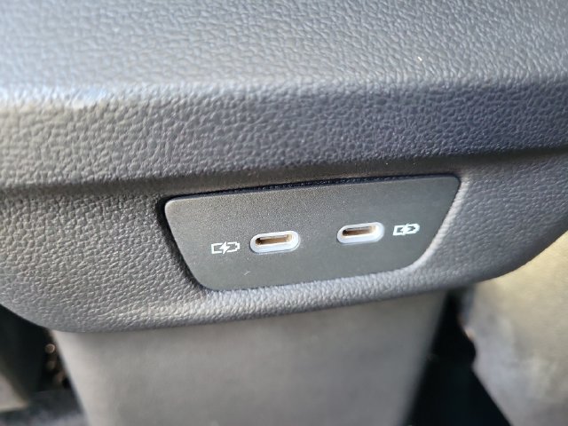 Used 2025 Volkswagen Tiguan SE FWD image 12