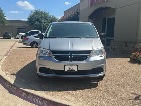 Used 2018 Dodge Grand Caravan SE w/ UConnect Hands-Free Group FWD image 5