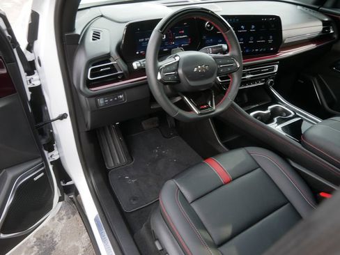 Certified 2025 Chevrolet Traverse RS w/ LPO, Floor Liner Package image 12