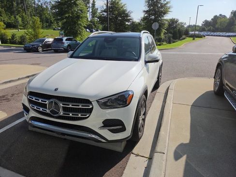 Used 2024 Mercedes-Benz GLE 450 4MATIC image 2