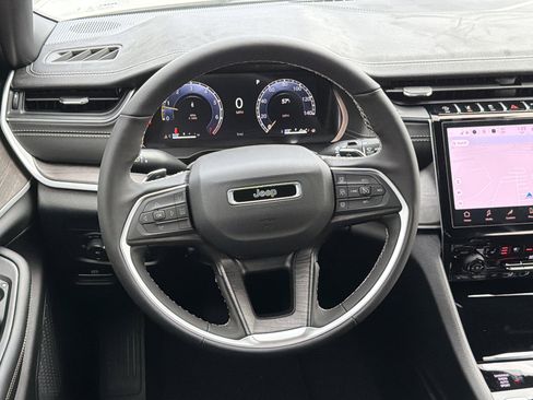 New 2025 Jeep Grand Cherokee Limited image 25